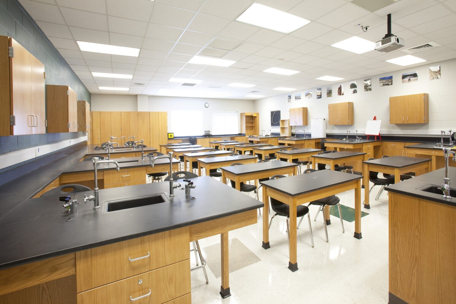 Topsail HS science lab - Clancy & Theys Construction